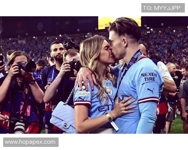 足球明星的爱情故事揭秘他们的另一半是谁以及婚姻生活的甜蜜与挑战