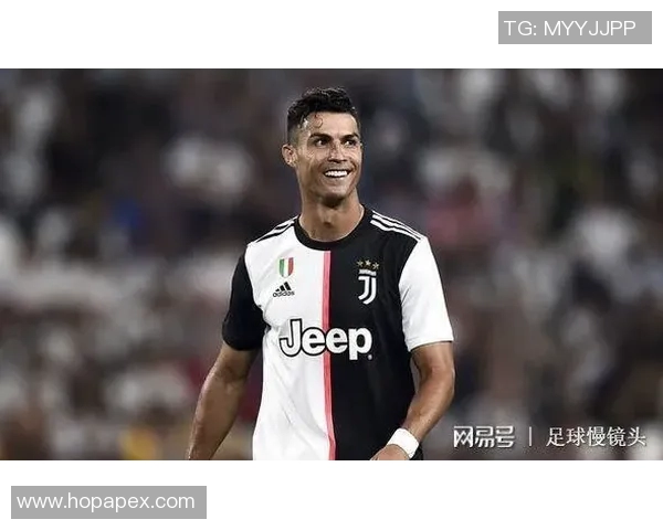 头发如泡面般蓬松的足球明星们的独特魅力与风格解析