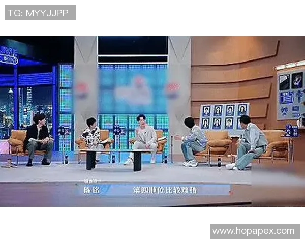 足球明星同人文女主的逆袭之路与心动瞬间的甜蜜交织